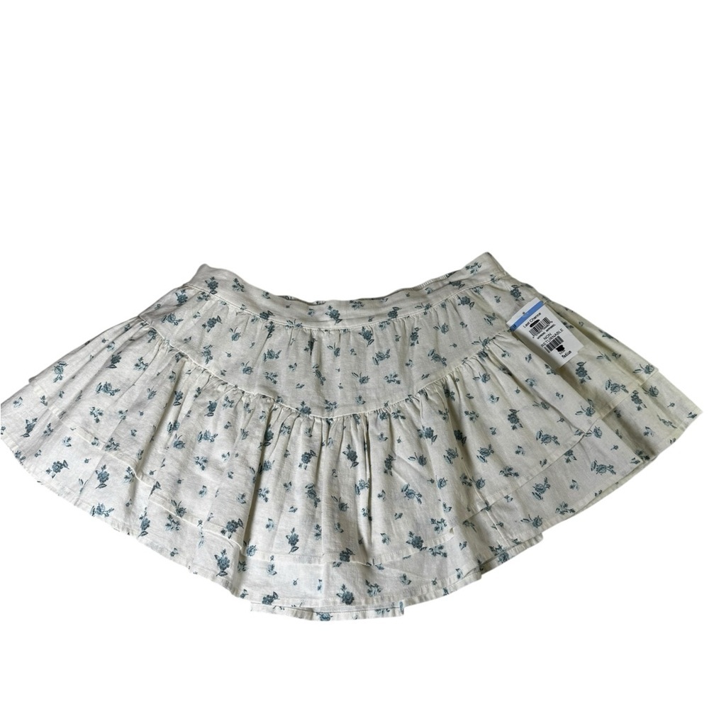 Abound Floral Ruffle Tiered Skort Built-in Shorts Cream Blue Size Medium | NWT